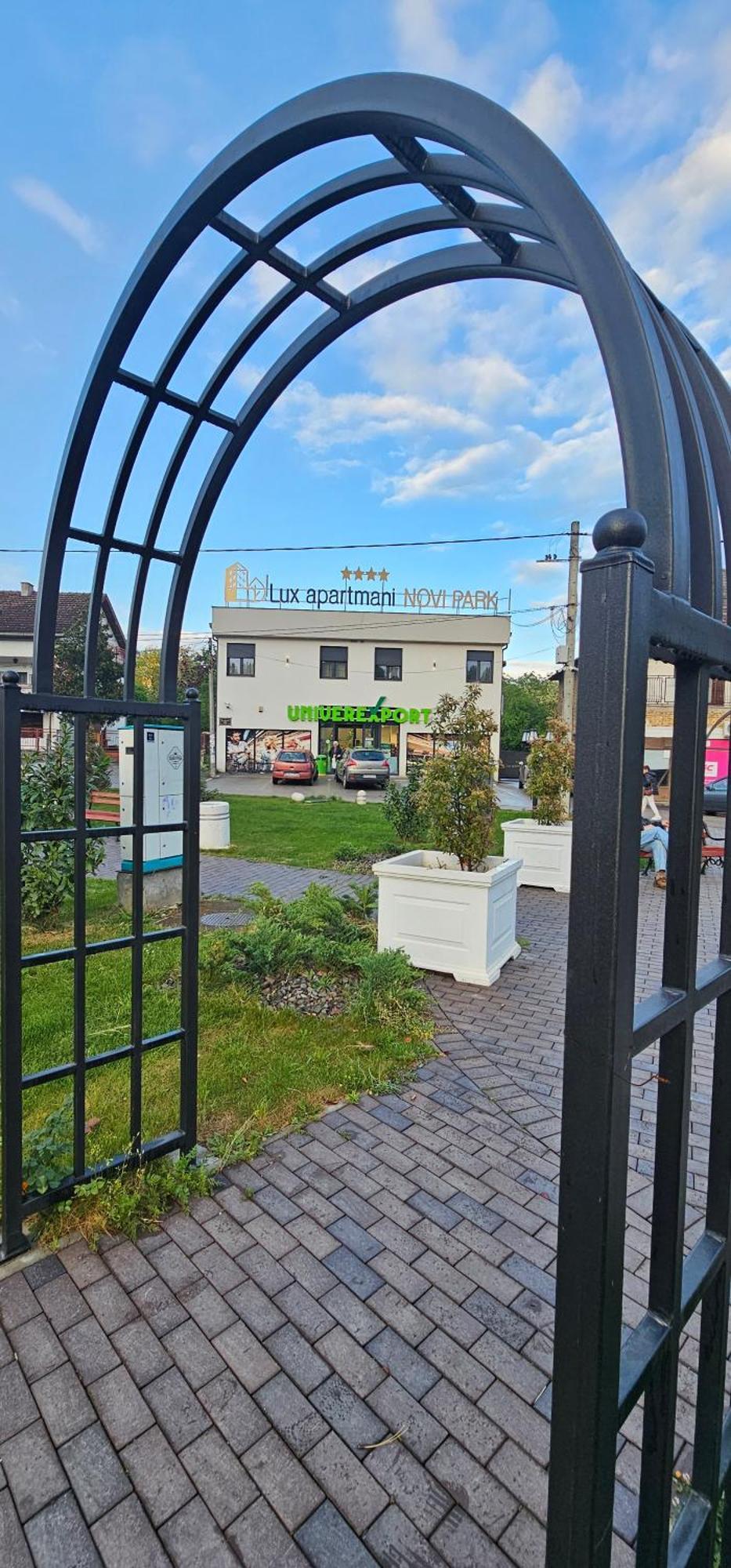 ורדניק Lux Apartmani Novi Park מראה חיצוני תמונה